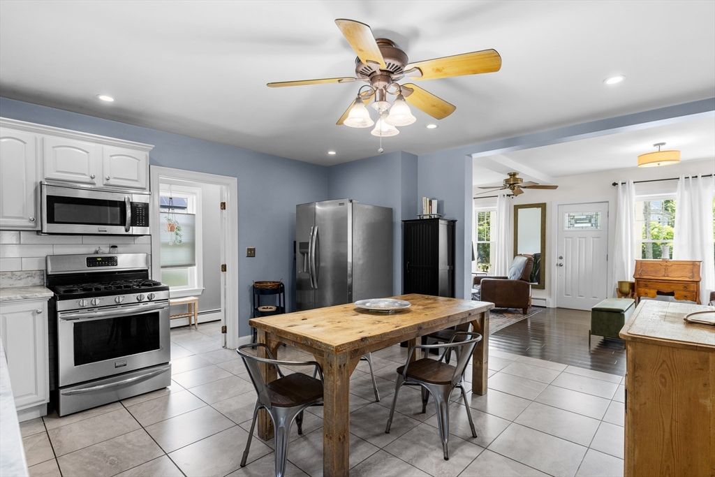 Dining room, Interior, Kitchen, Recessed Lighting, Stainless Steel Appliances