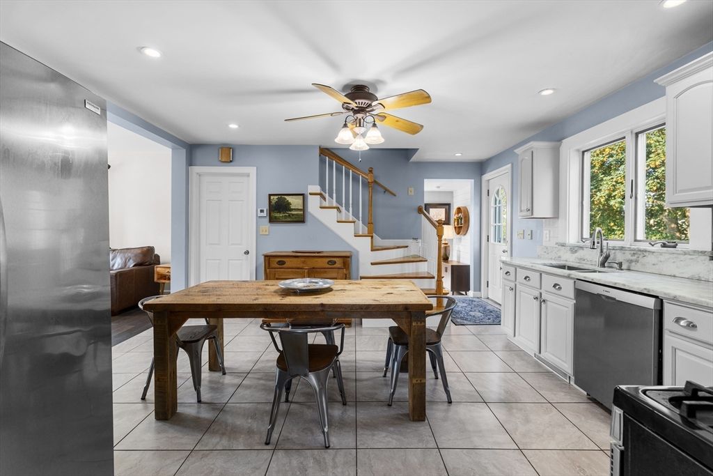 Dining room, Interior, Kitchen, Recessed Lighting