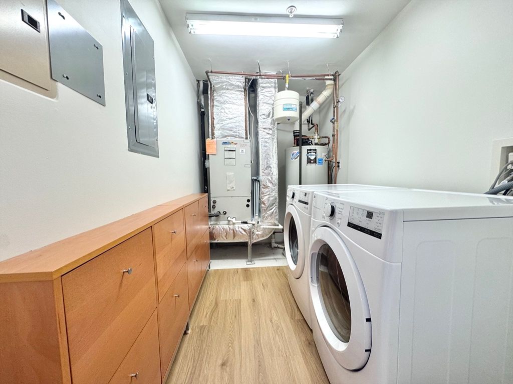 Interior, Washer, Wood Texture Flooring