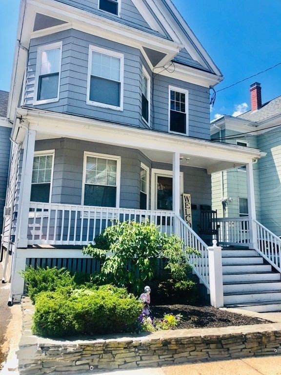 Exterior, Facade, Queen Anne Victorian
