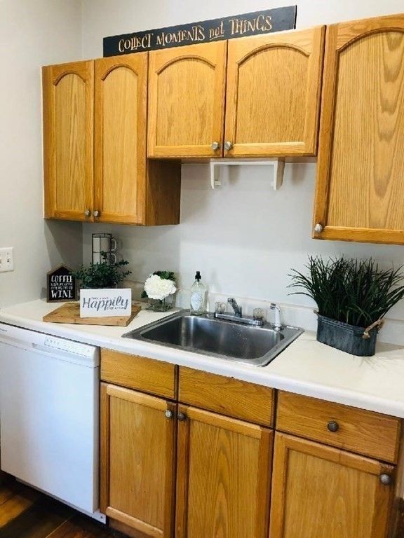 Interior, Kitchen, Washer, Wood Texture Flooring