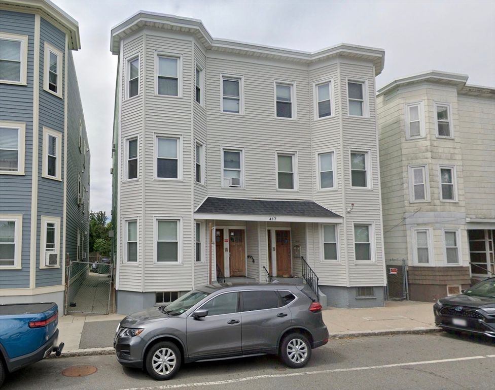 Exterior, Facade, Rowhouse