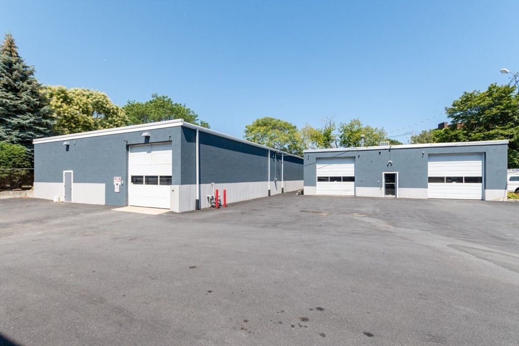 Detached Garage, Exterior