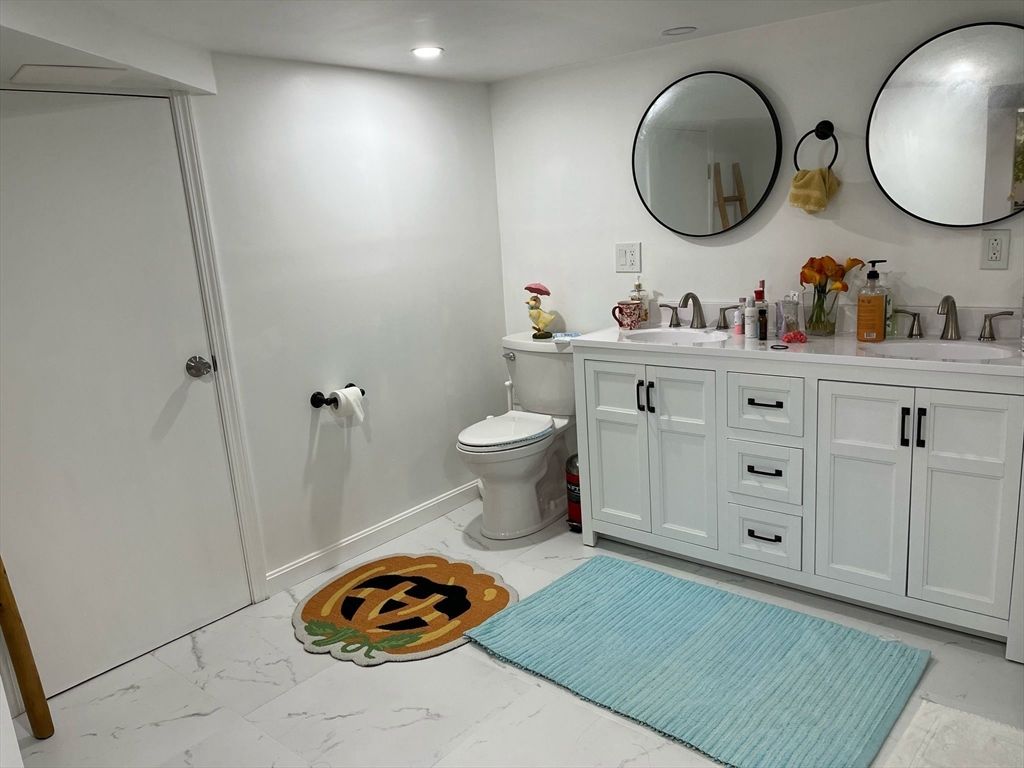 Bathroom, Dual Sink Vanities, Interior, Marble, Recessed Lighting