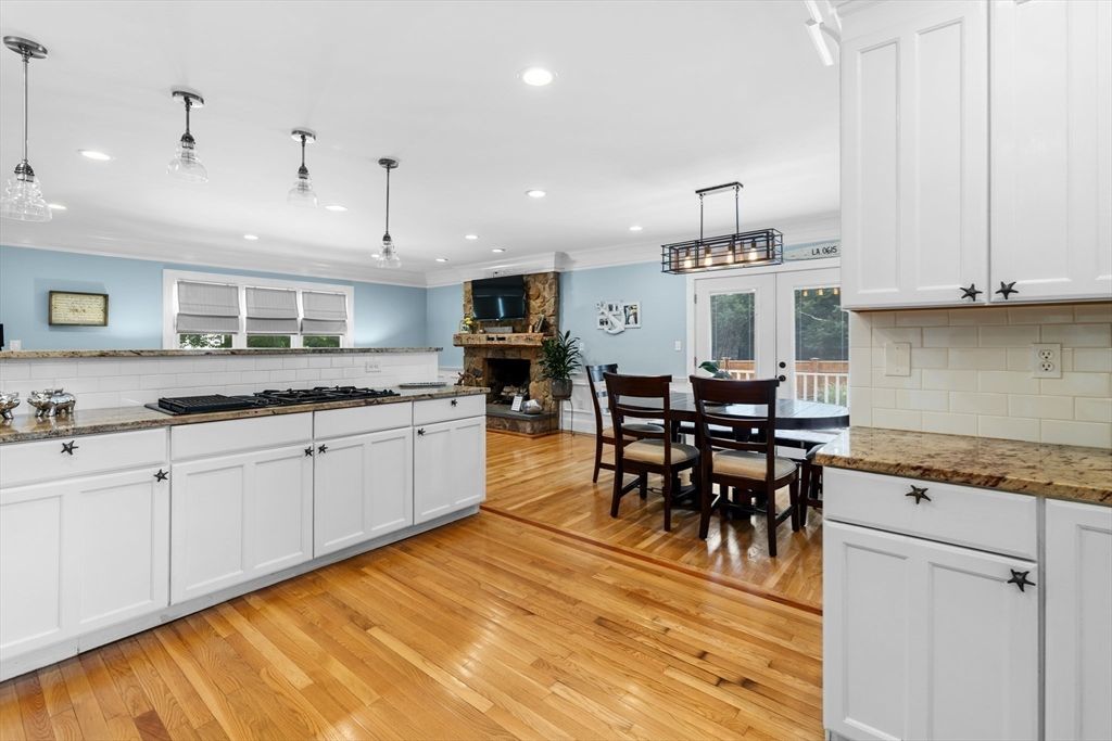 Dining room, Fireplace, Interior, Kitchen, Pendant Lights, Recessed Lighting, Wood Texture Flooring