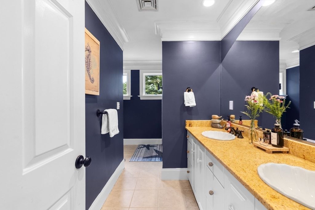Bathroom, Dual Sink Vanities, Interior, Recessed Lighting