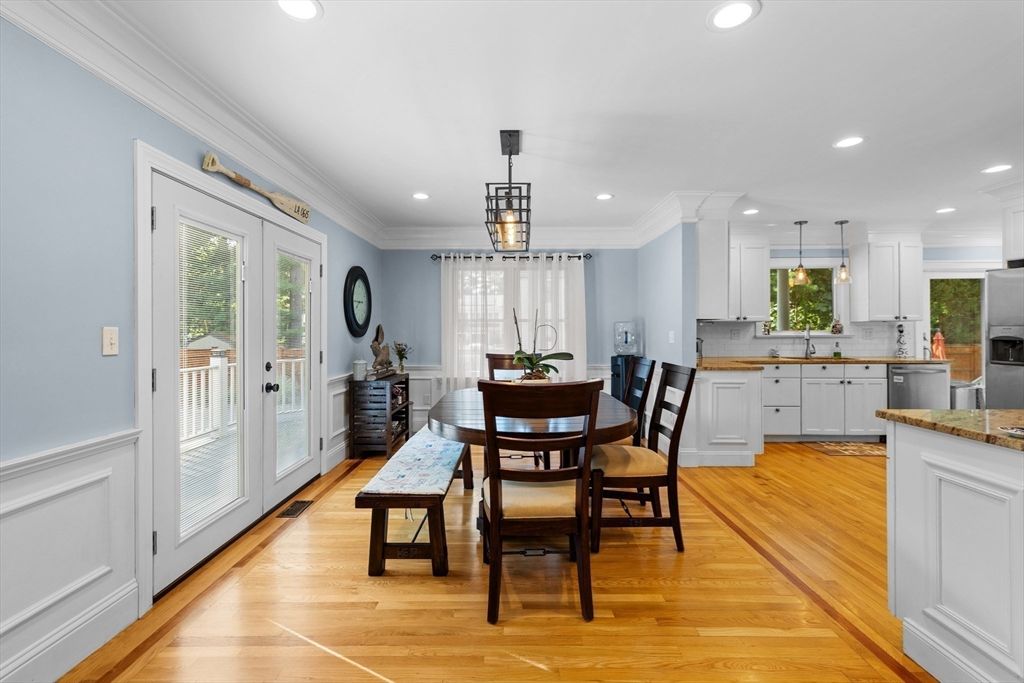 Dining room, Interior, Kitchen, Pendant Lights, Recessed Lighting, Wood Texture Flooring