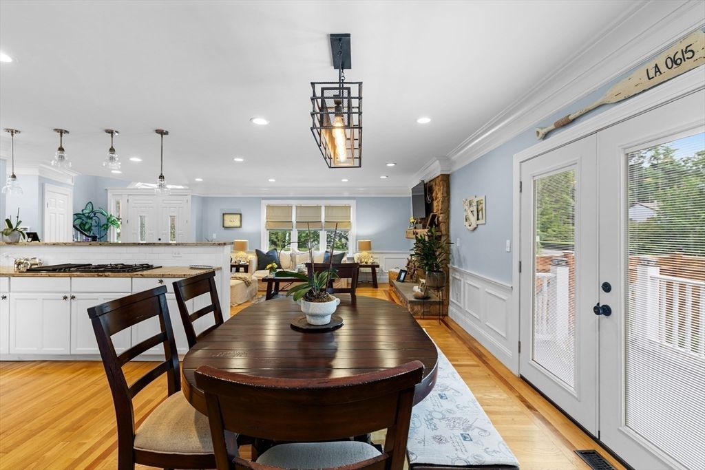 Dining room, Interior, Kitchen, Pendant Lights, Recessed Lighting, Wood Texture Flooring