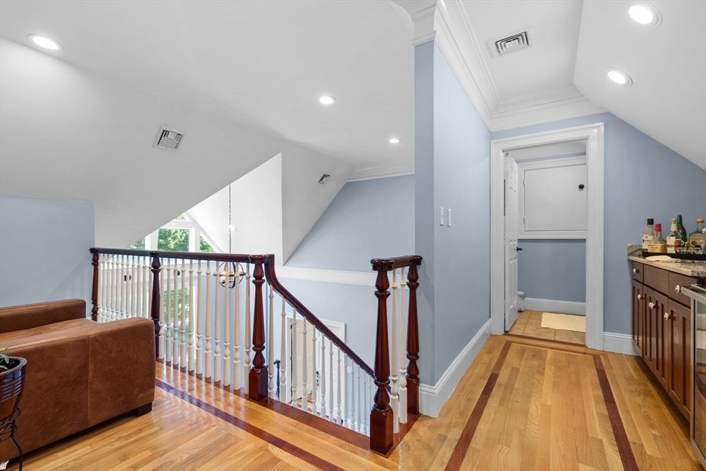Interior, Recessed Lighting, Wood Texture Flooring