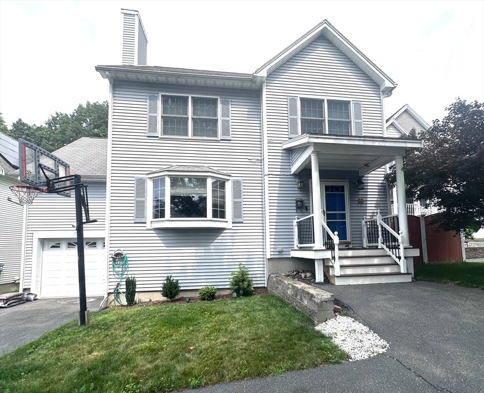 Attached, Exterior, Facade, Queen Anne Victorian