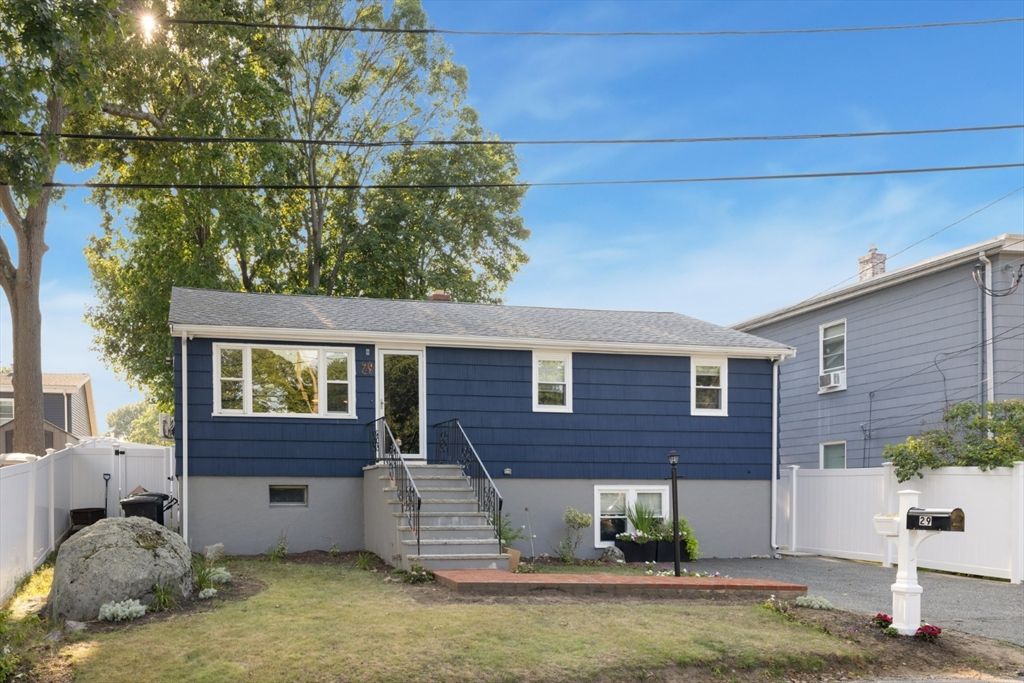 Exterior, Facade, Raised Ranch