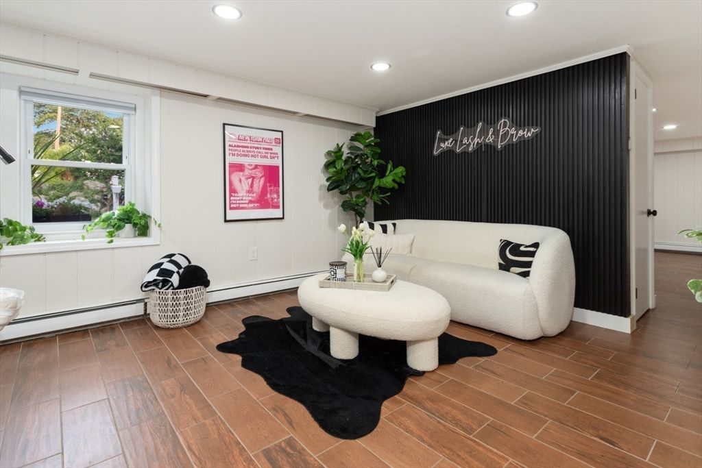 Interior, Recessed Lighting, Wood Texture Flooring