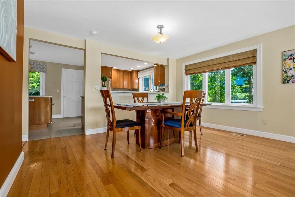 Dining room, Interior, Kitchen, Recessed Lighting, Wood Texture Flooring