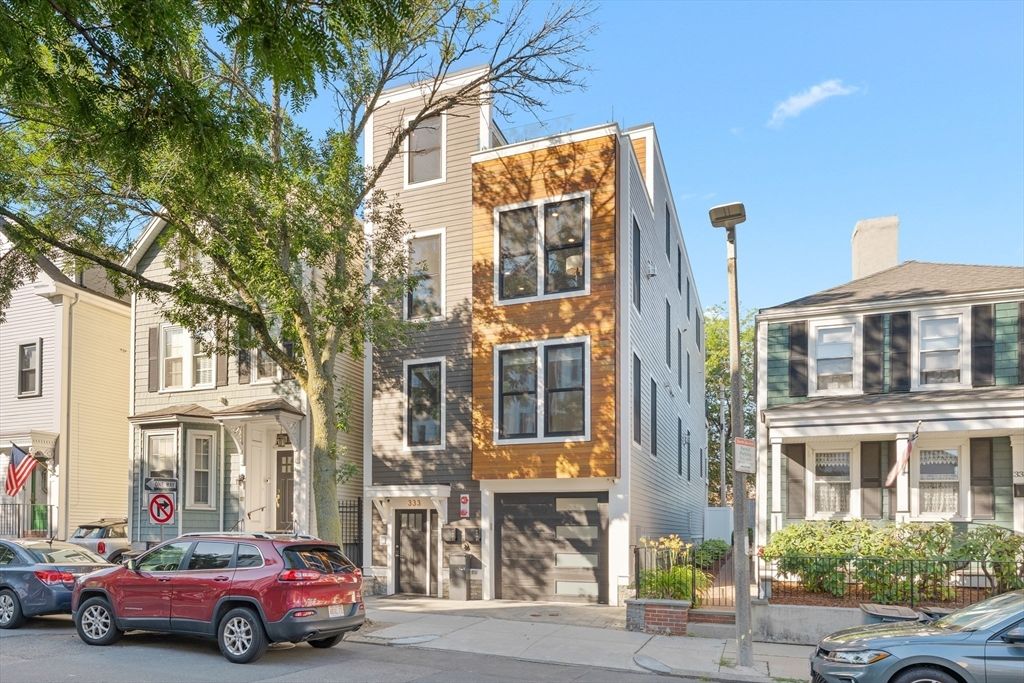 Attached, Exterior, Facade, Rowhouse