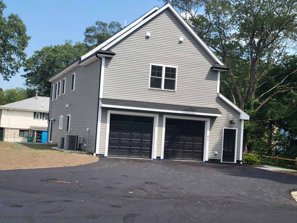 Attached, Exterior, Facade, Farmhouse