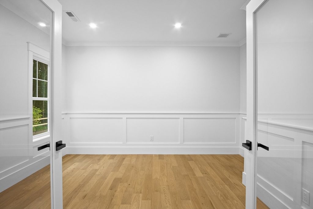 Empty room, Interior, Recessed Lighting, Wood Texture Flooring
