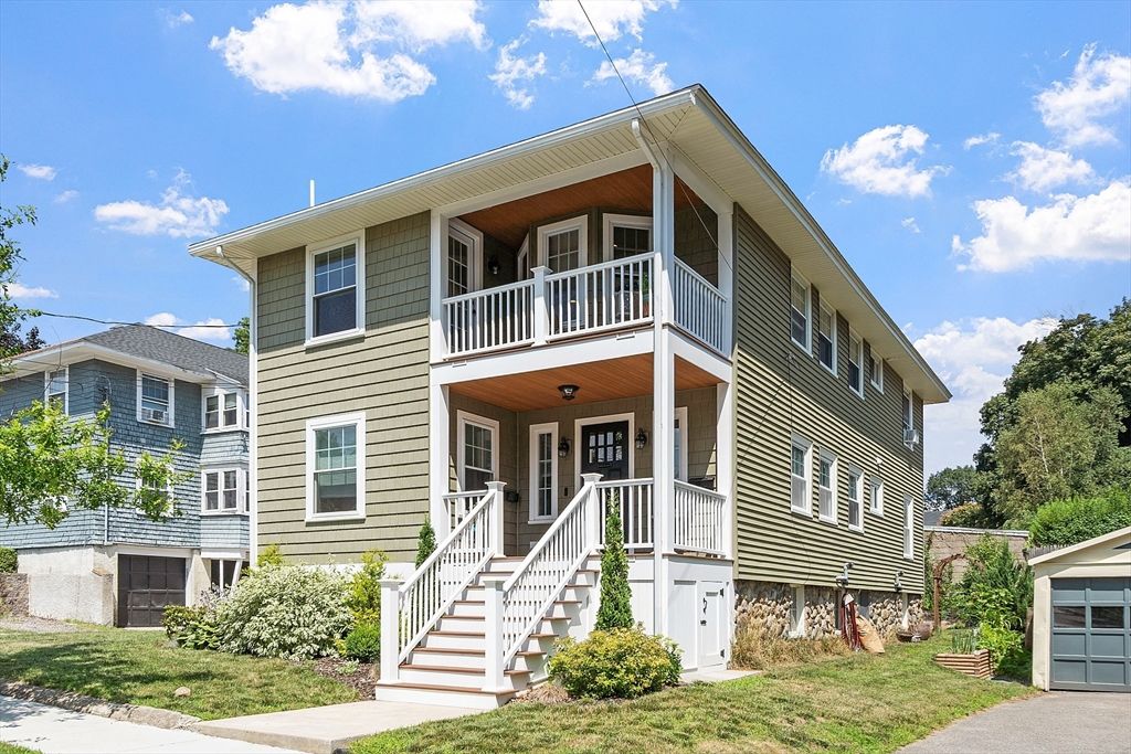 Exterior, Facade, American Foursquare