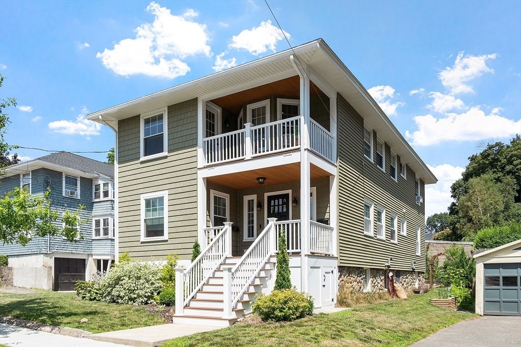 Exterior, Facade, American Foursquare