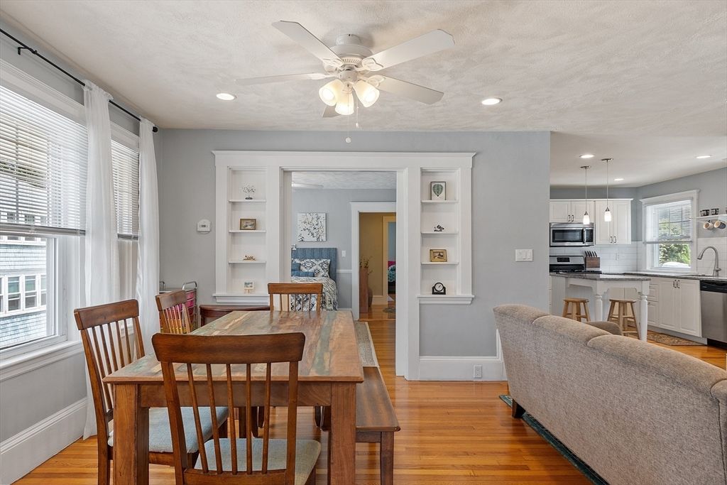 Dining room, Interior, Kitchen, Pendant Lights, Recessed Lighting, Wood Texture Flooring