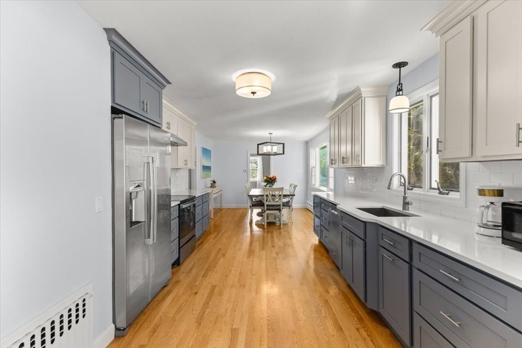Dining room, Interior, Kitchen, Pendant Lights, Stainless Steel Appliances, Wood Texture Flooring