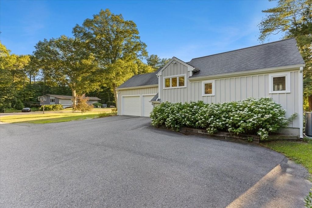 Detached Garage, Exterior