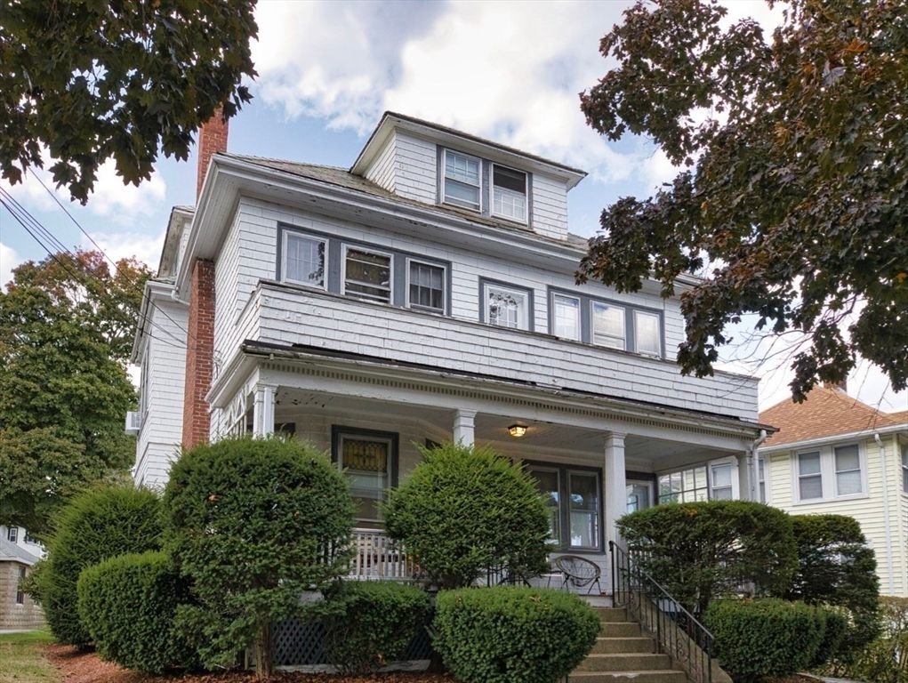 Exterior, Facade, American Foursquare