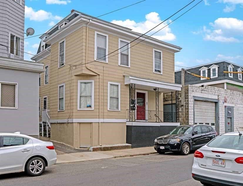 Exterior, Facade, Rowhouse