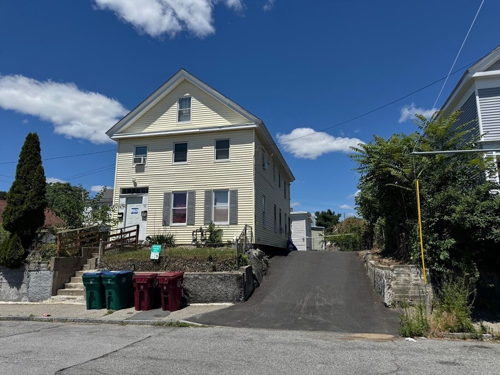 Exterior, Facade, Queen Anne Victorian
