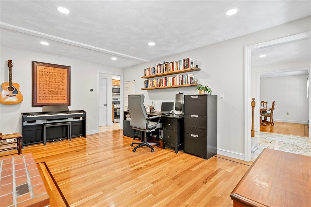 Home Office, Interior, Piano, Recessed Lighting, Wood Texture Flooring