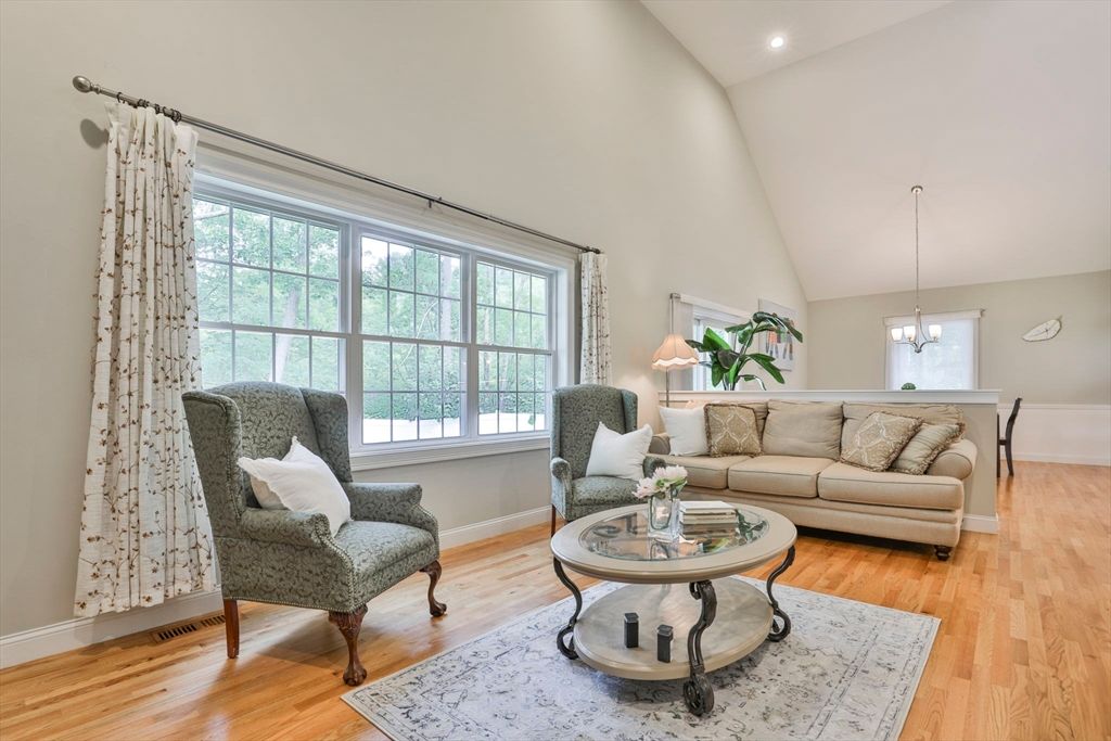 Interior, Living room, Pendant Lights, Recessed Lighting, Wood Texture Flooring