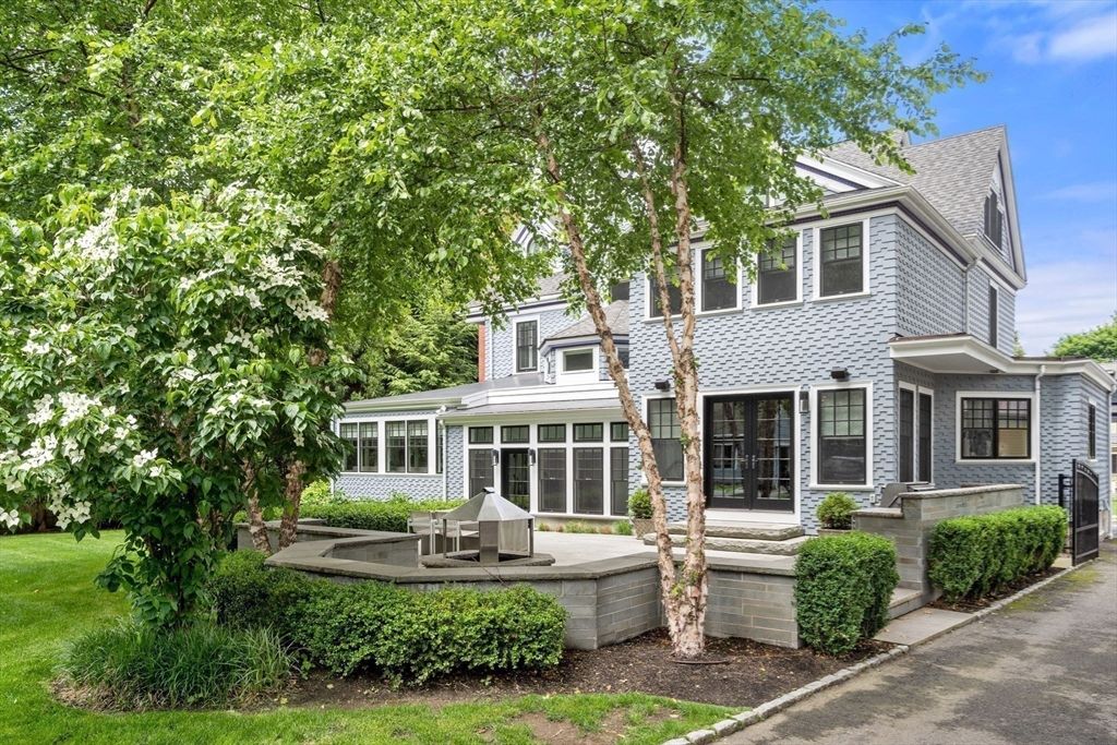 Backyard, Exterior, Facade, Queen Anne Victorian
