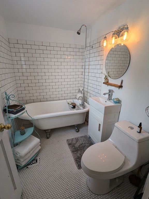 Bathroom, Free Standing Baths, Interior