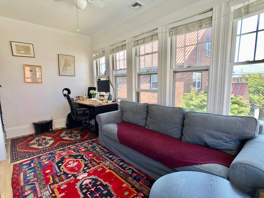 Home Office, Interior