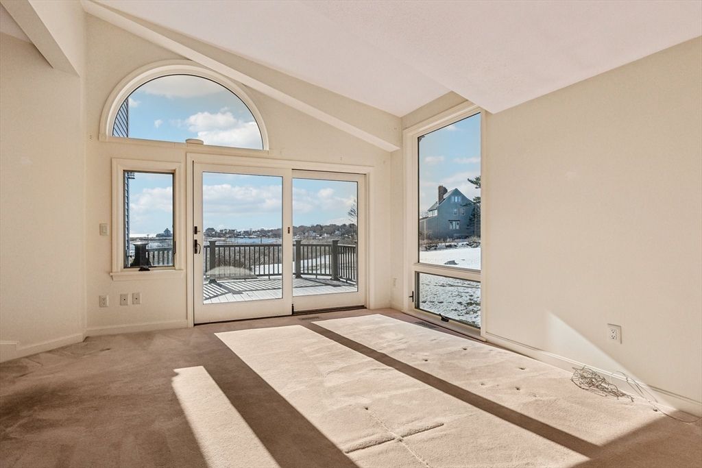 Empty room, Interior, Water