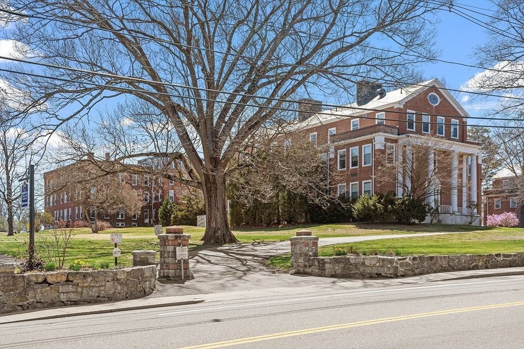 Exterior, Facade, Brick Facade, Georgian