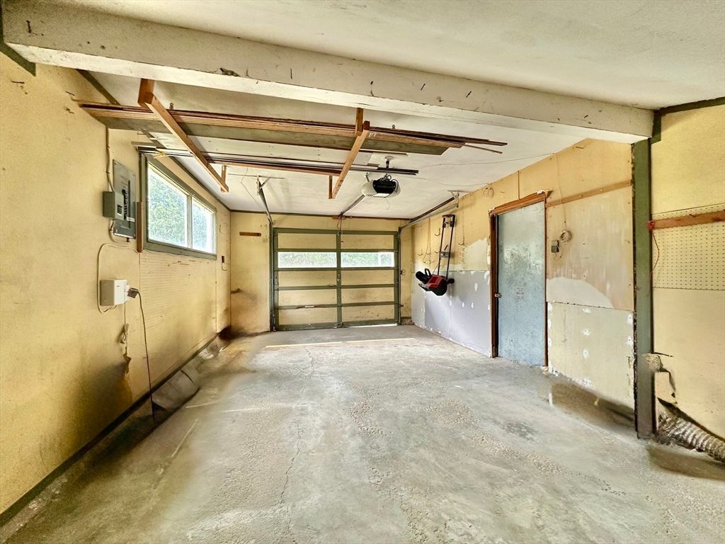 Garage, Interior