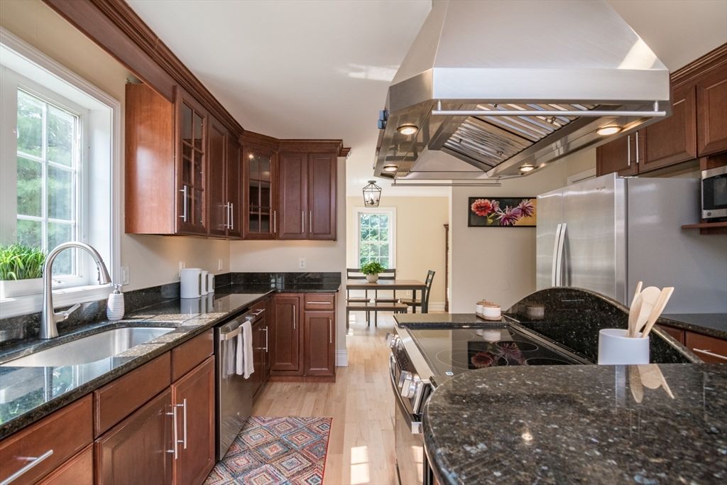 Dining room, Interior, Kitchen, Stainless Steel Appliances, Wood Texture Flooring
