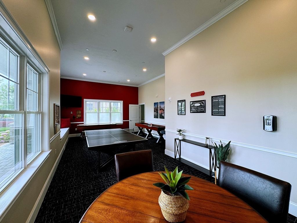 Game Room, Interior, Recessed Lighting