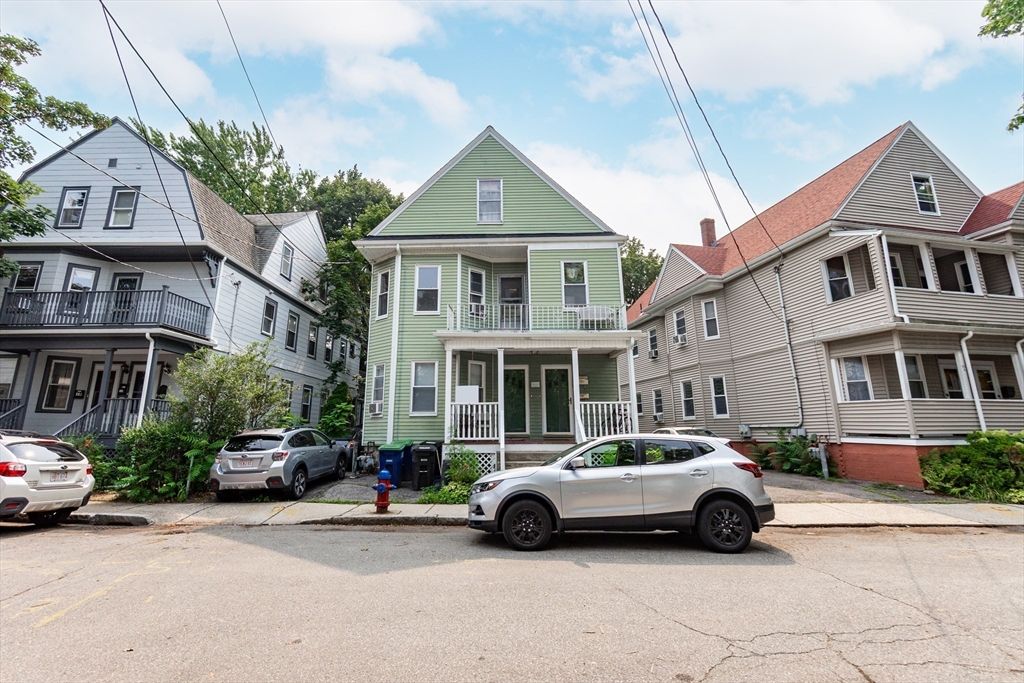 Exterior, Facade, Queen Anne Victorian