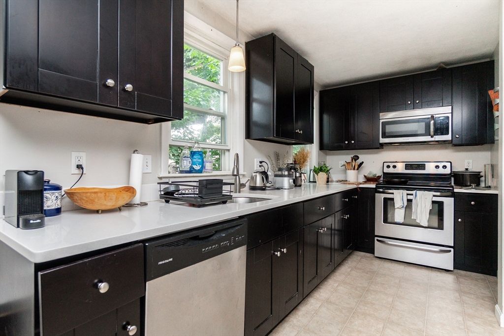 Interior, Kitchen, Pendant Lights, Stainless Steel Appliances