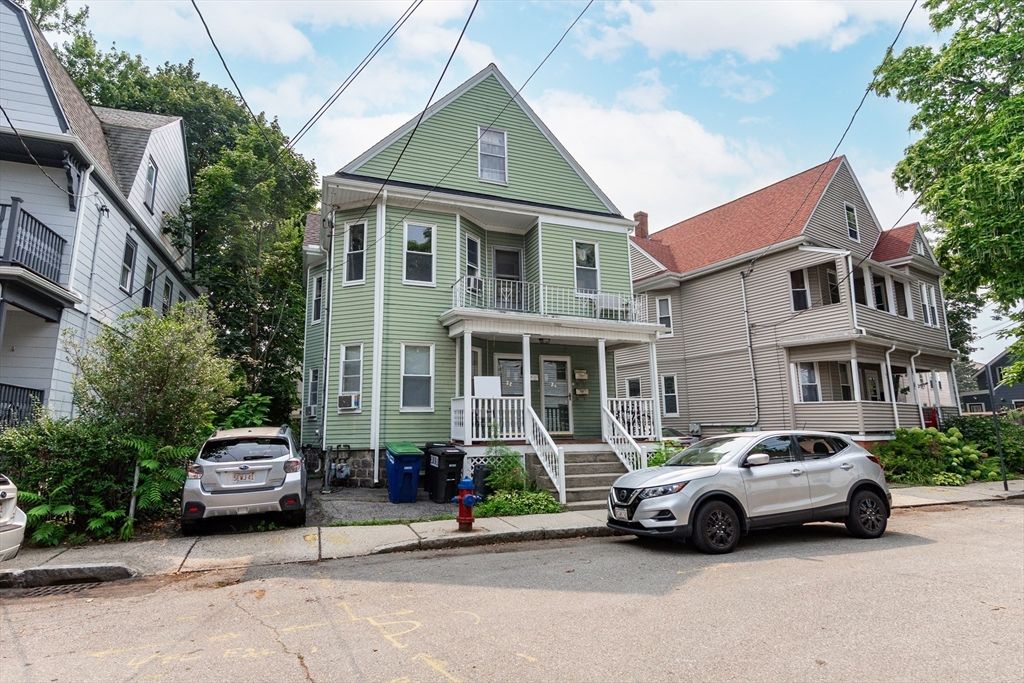 Exterior, Facade, Queen Anne Victorian