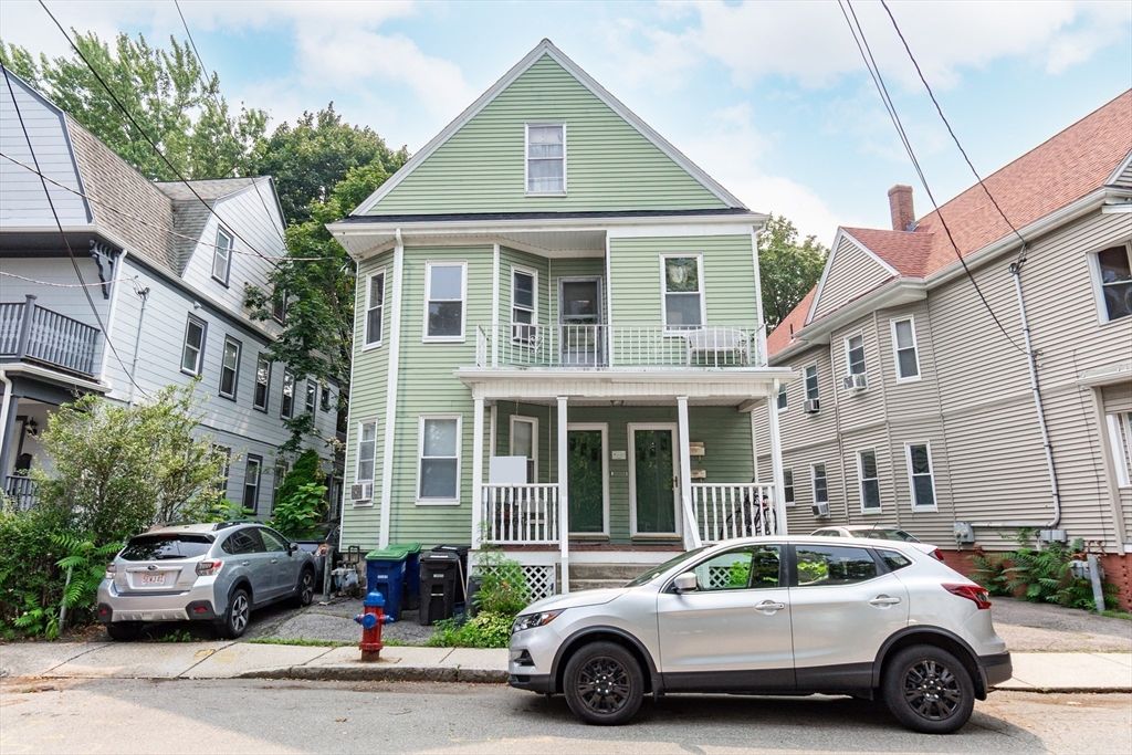 Exterior, Facade, Queen Anne Victorian