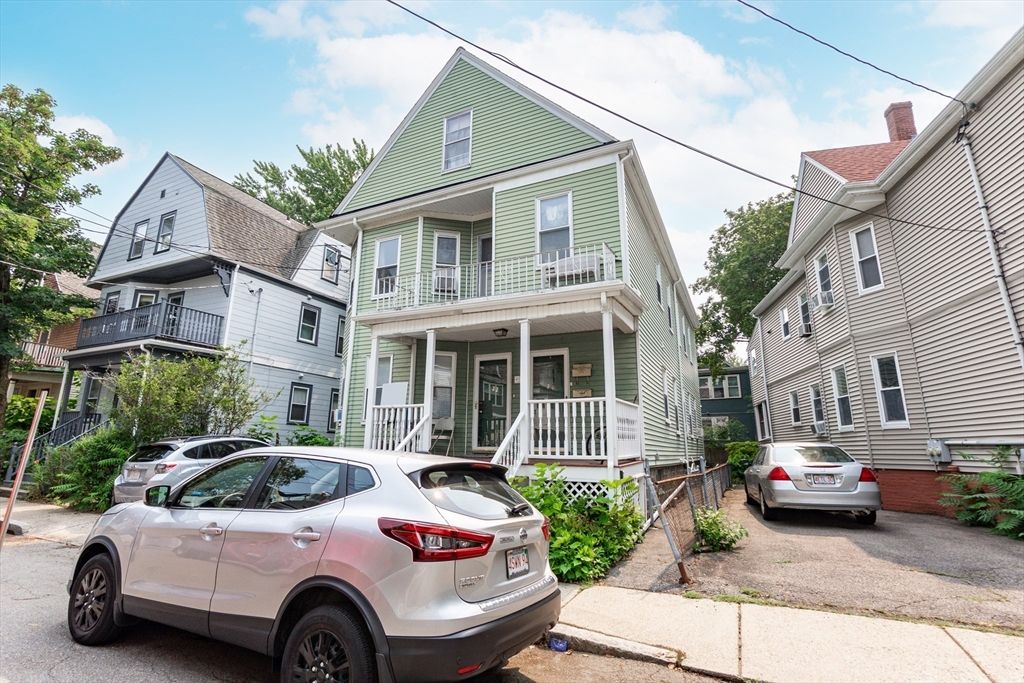 Exterior, Facade, Queen Anne Victorian