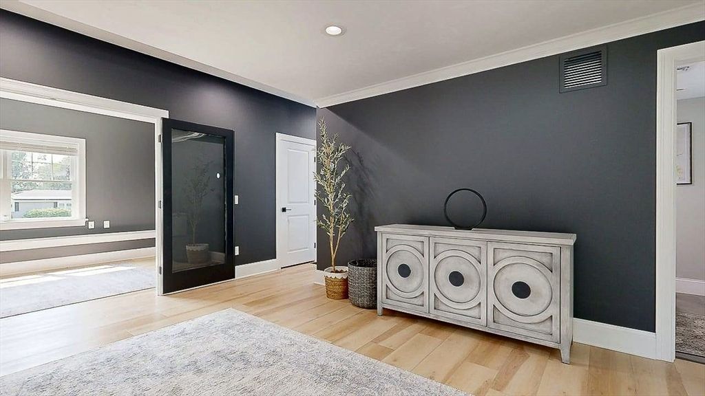 Interior, Recessed Lighting, Wood Texture Flooring