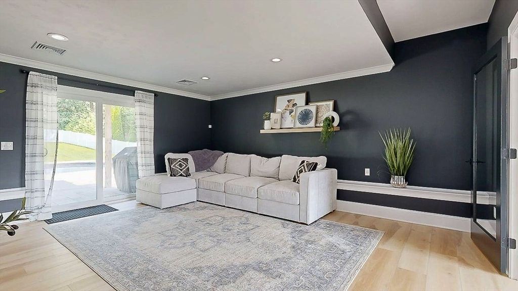 Interior, Recessed Lighting, Wood Texture Flooring