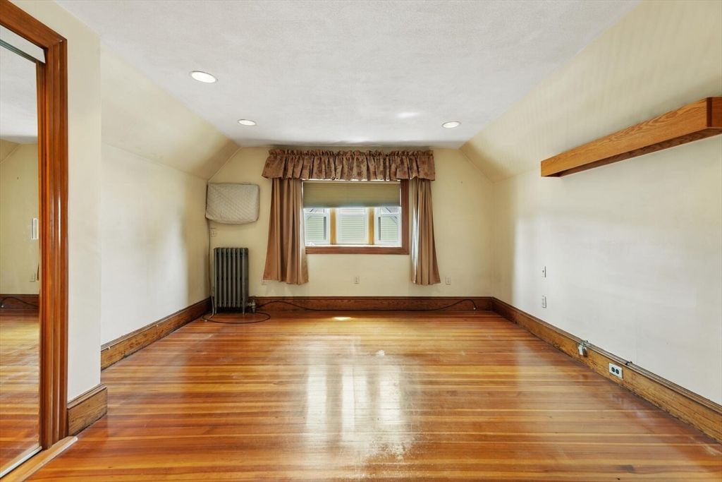 Empty room, Interior, Recessed Lighting, Wooden Beams, Wood Texture Flooring