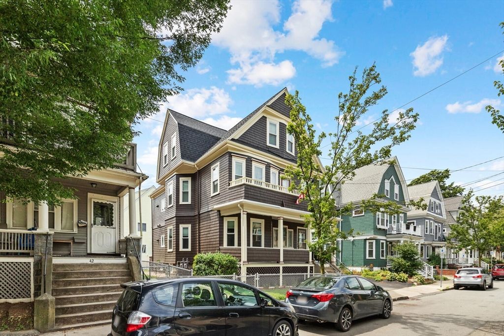 Exterior, Facade, Queen Anne Victorian