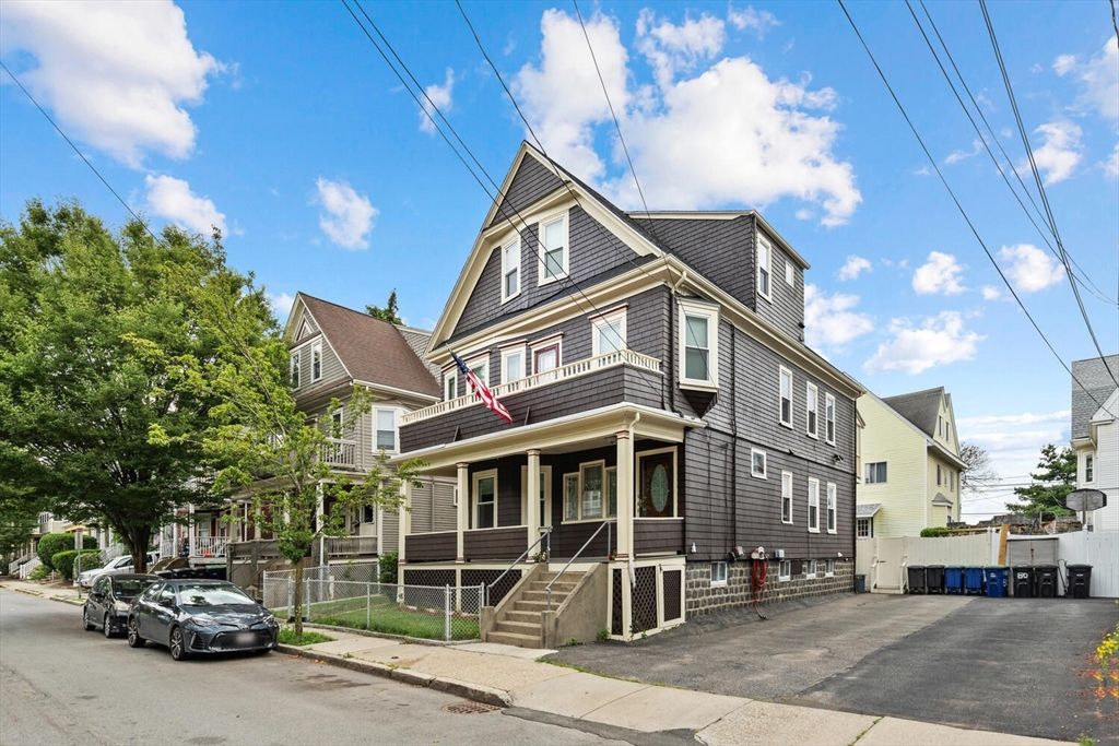 Exterior, Facade, Queen Anne Victorian