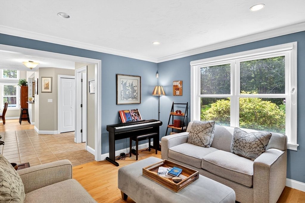 Interior, Living room, Piano, Recessed Lighting, Wood Texture Flooring