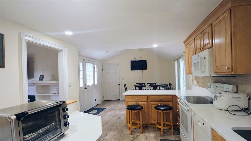 Dining room, Interior, Kitchen, Recessed Lighting, Wood Texture Flooring